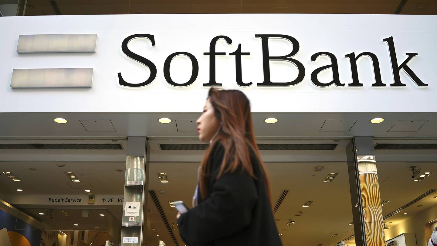 Japan’s SoftBank returns to profit after gains at Vision Fund and other investments  Boston 25 News [Video]