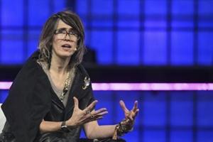 Harness the now: British singer Imogen Heap embraces AI [Video]