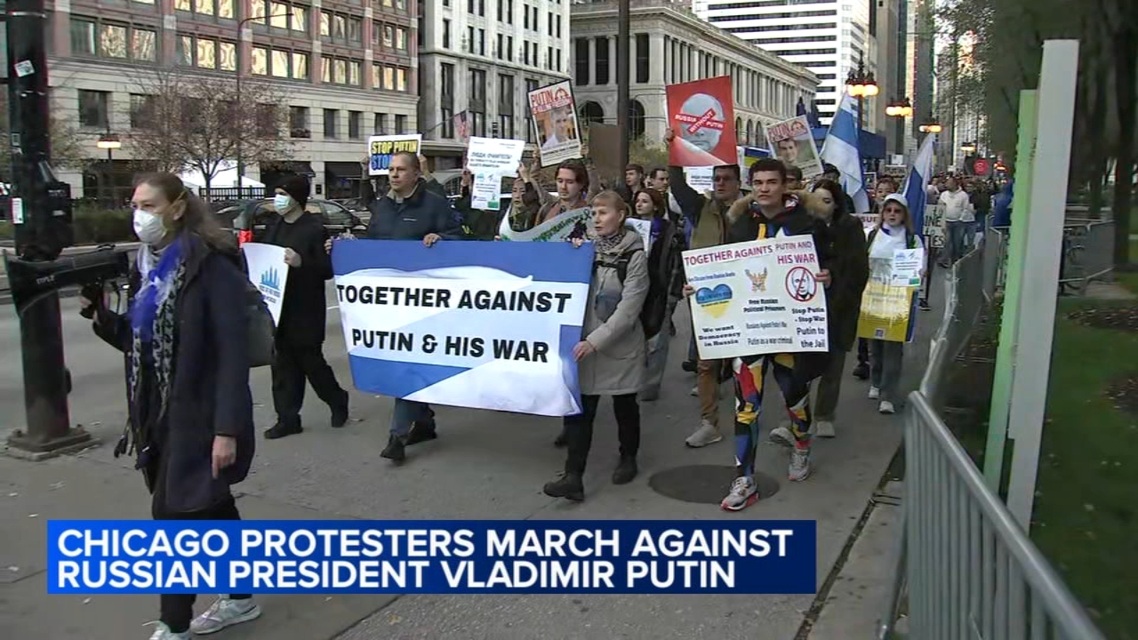 Chicago protesters march along Michigan Avenue to oppose Russian President Vladimir Putin’s war in Ukraine [Video]