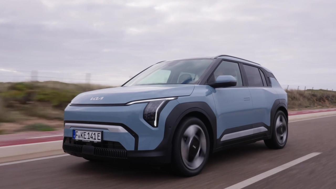 Kia EV3 Baseline Frost Blue Driving in the city [Video]