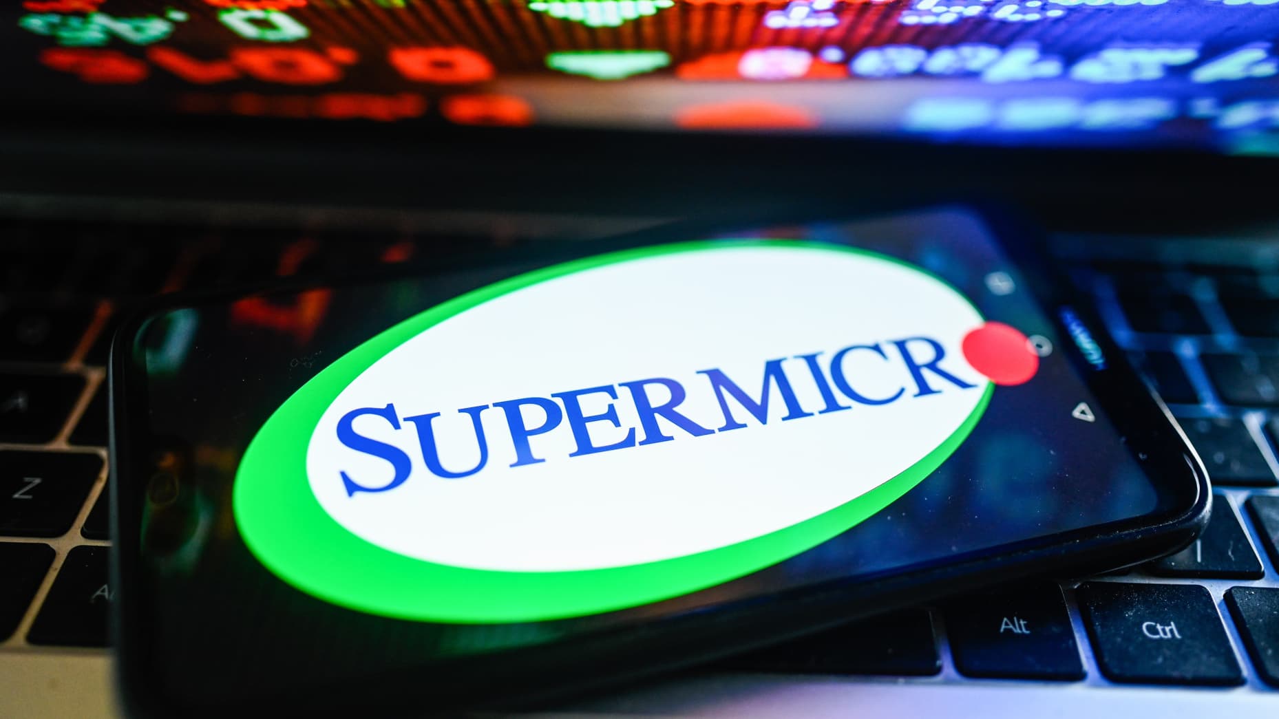 Super Micro Computer Files Plan to Avoid Nasdaq Delisting, Shares Soar [Video]