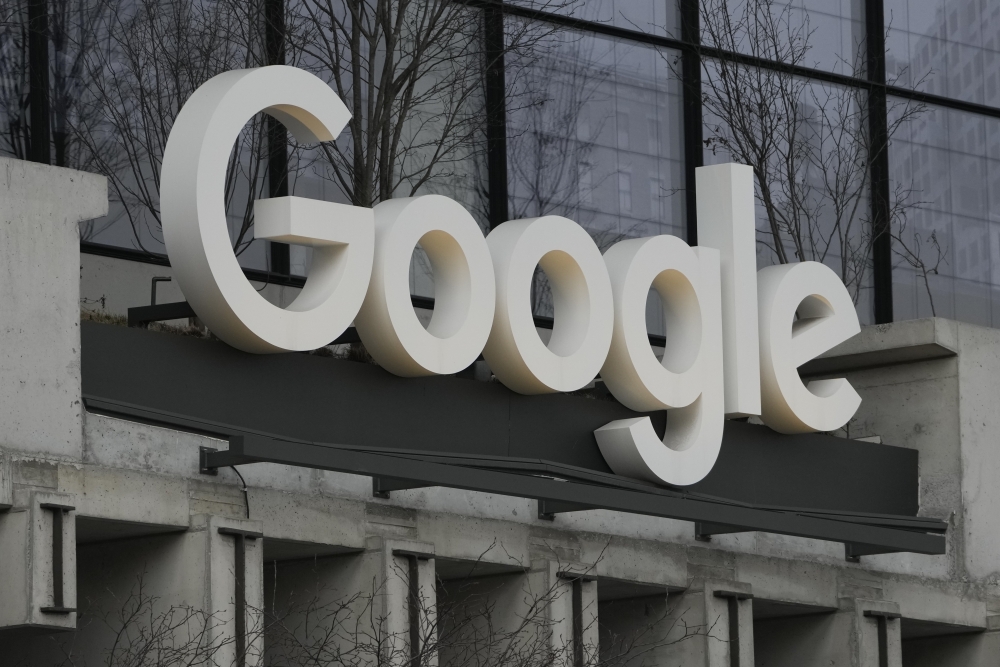 U.S. regulators seek to break up Googles monopoly, force Chrome sale [Video]