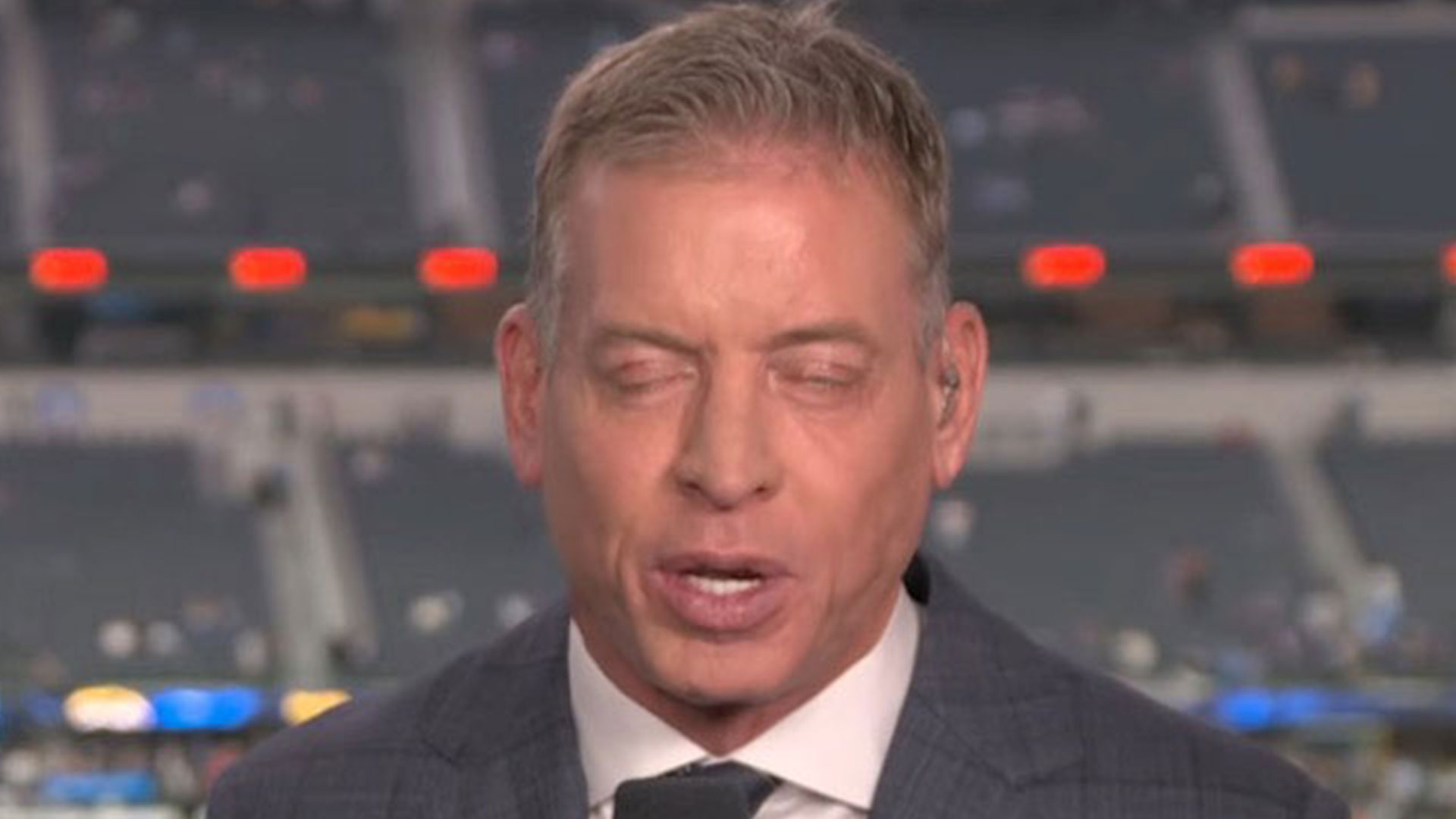 Troy Aikman sparks major concern from NFL fans after worrying appearance on Monday Night Football broadcast [Video]