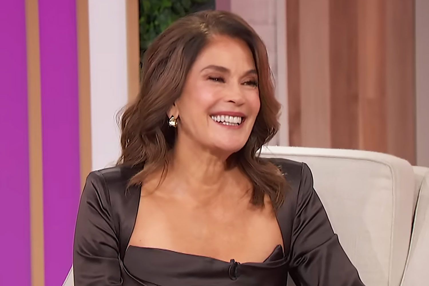 Teri Hatcher Says Men Aren’t ‘Lining Up’ to Date Her [Video]