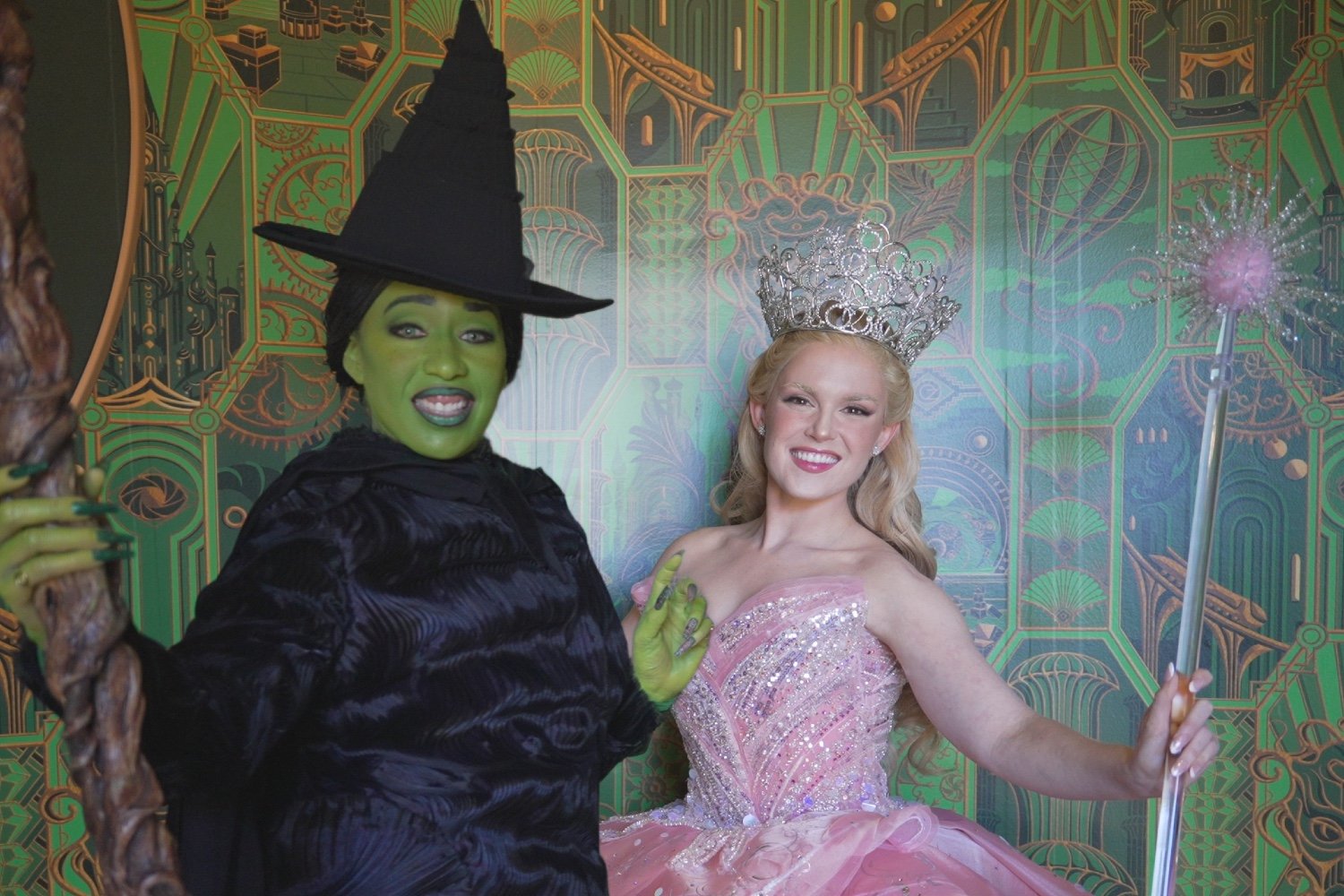 You Can Meet Elphaba and Glinda at Universal Studios Orlando’s Wicked Experience [Video]