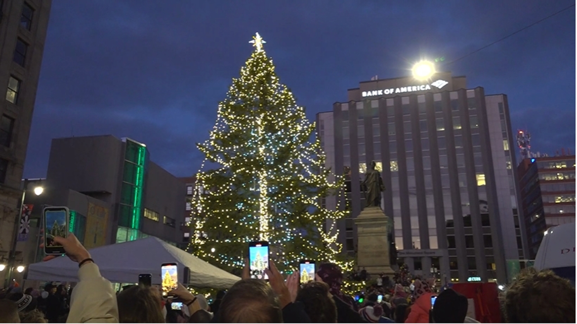 Monument Square in Portland holds tree-lighting ceremony [Video]