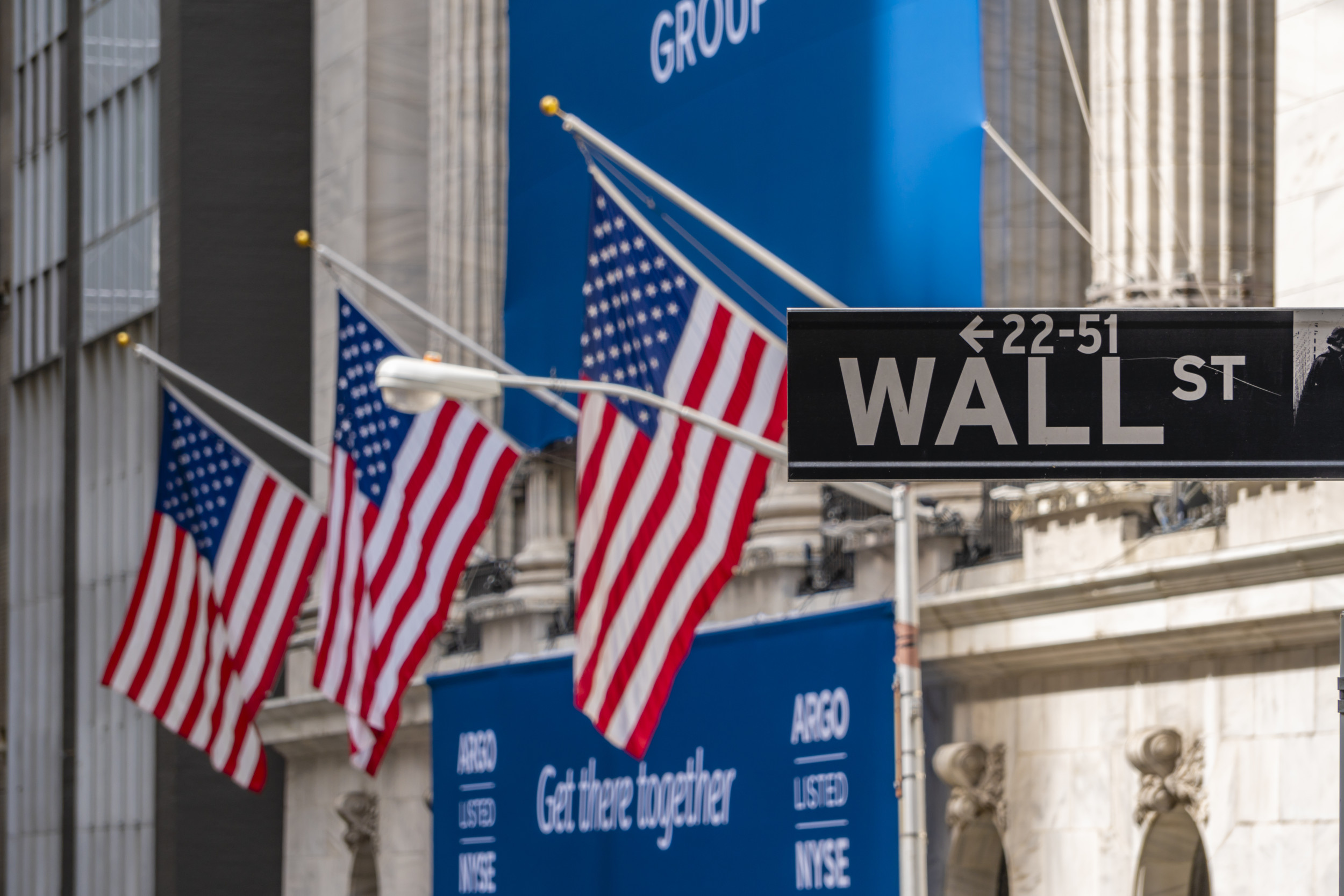 Wall Street Starts December Near Record Highs as Tech and Retail Lead Gains [Video]