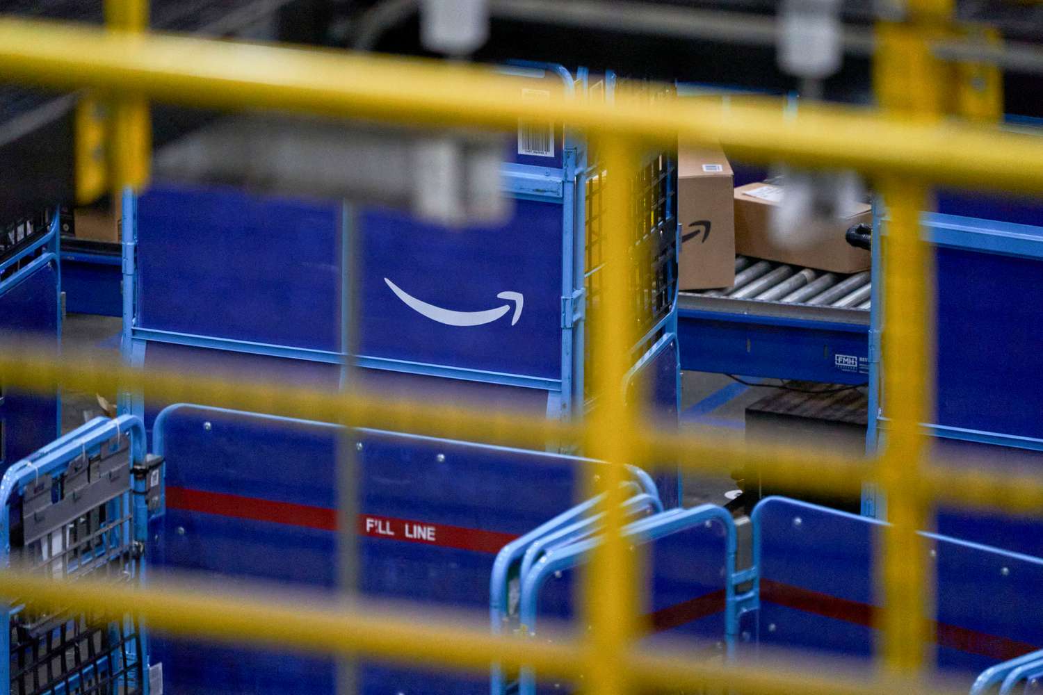 Amazon Kicks Off Holiday Shopping Season With Record-Setting Numbers, It Says [Video]