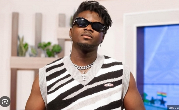 Fashion Critique: Kuami Eugene earns most-improved from Charlie Dior after past harsh criticism [Video]