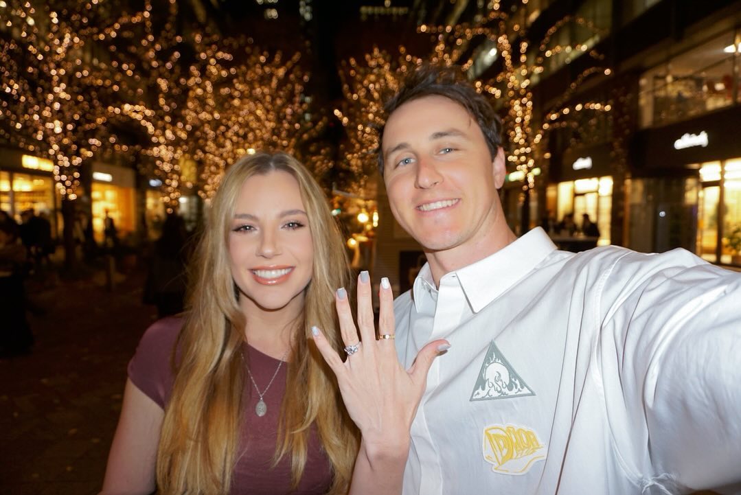 Olympic Champion Swimmer Cameron McEvoy Proposes to Girlfriend Madeline Bone [Video]