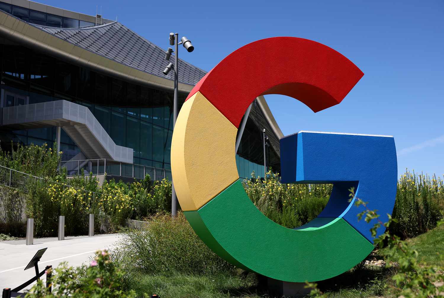 Google Parent Alphabet’s Stock Soars to All-Time High [Video]