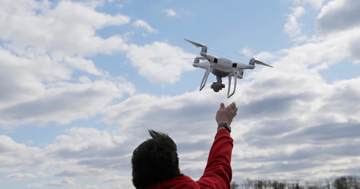 Is that a drone or a plane? Experts help explain the differences  WSOC TV [Video]