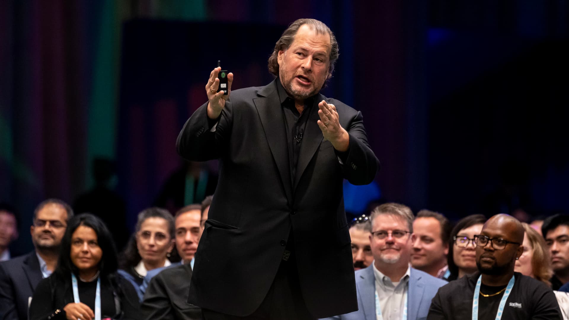 Salesforce will hire 2,000 people to sell AI products, CEO Benioff says [Video]