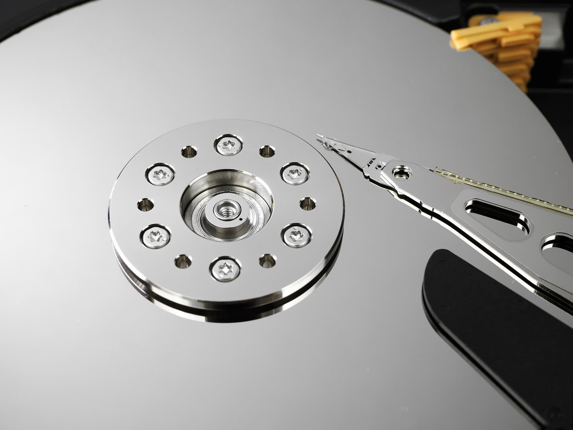 Seagate to launch world’s first high-capacity HDDs based on HAMR technology [Video]