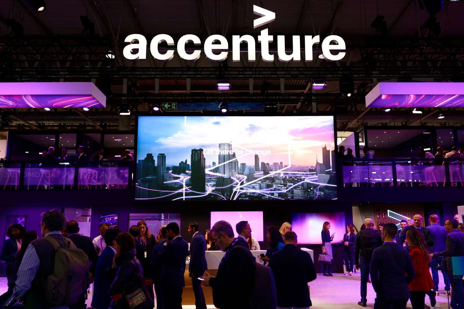 Accenture Stock Surges as Earnings Top Estimates and AI Bookings Grow [Video]