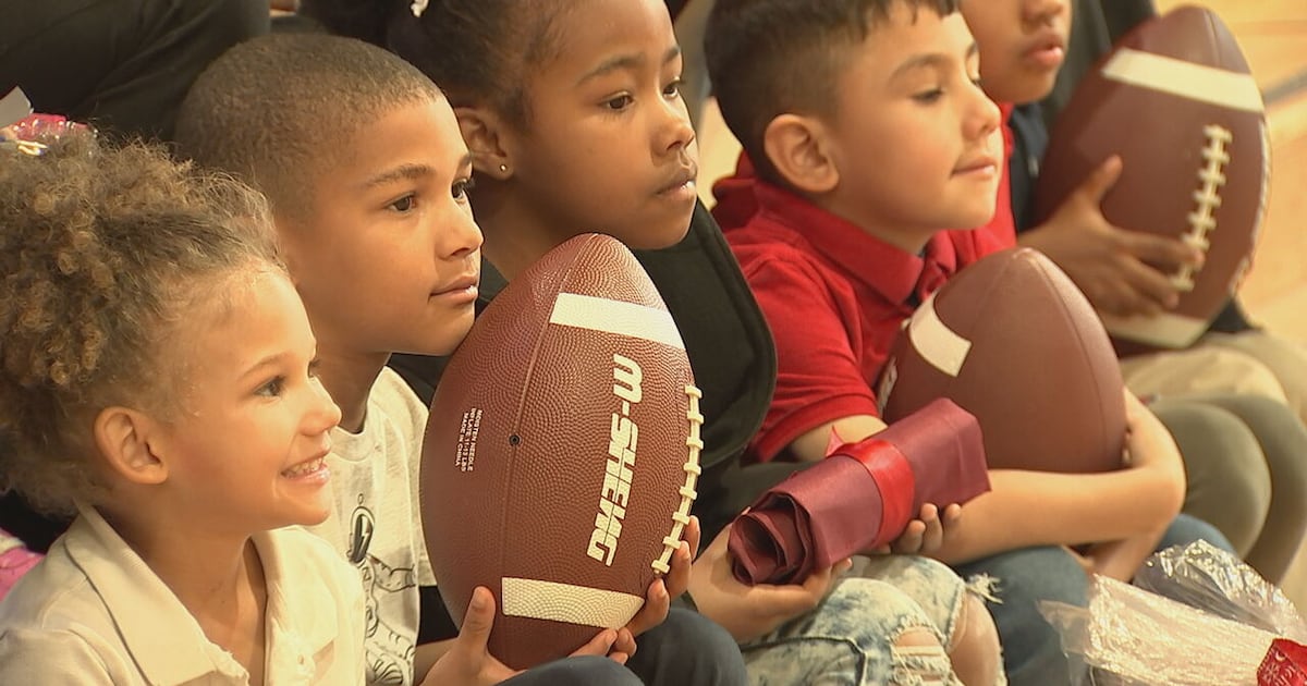 Hundreds of west Charlotte students recieve gifts ahead of Christmas  WSOC TV [Video]