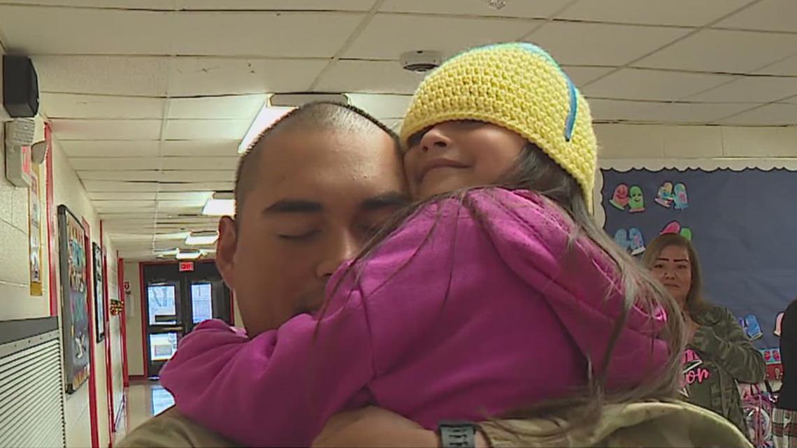 Corpus Christi soldier makes it home for Christmas, surprises daughter at school [Video]