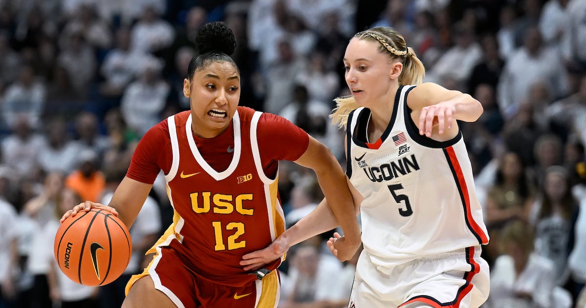 USC up to No. 4 in women’s AP Top 25 after win over UConn. UCLA, South Carolina, Notre Dame stay 1-3  WSOC TV [Video]