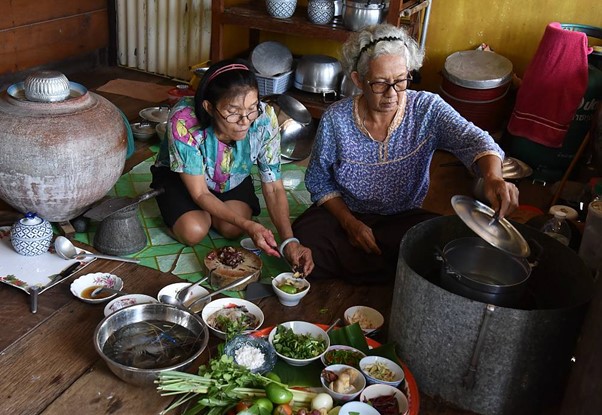 Tom Yum Spaghetti with Mussels: A Festive Twist for Christmas [Video]