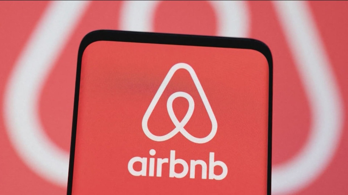 Airbnb implements anti-party technology ahead of New Year’s Eve [Video]