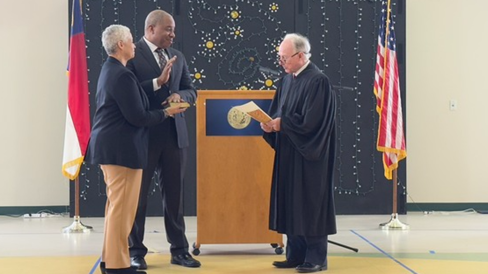 Mo Green sworn in as North Carolina Superintendent of Education [Video]