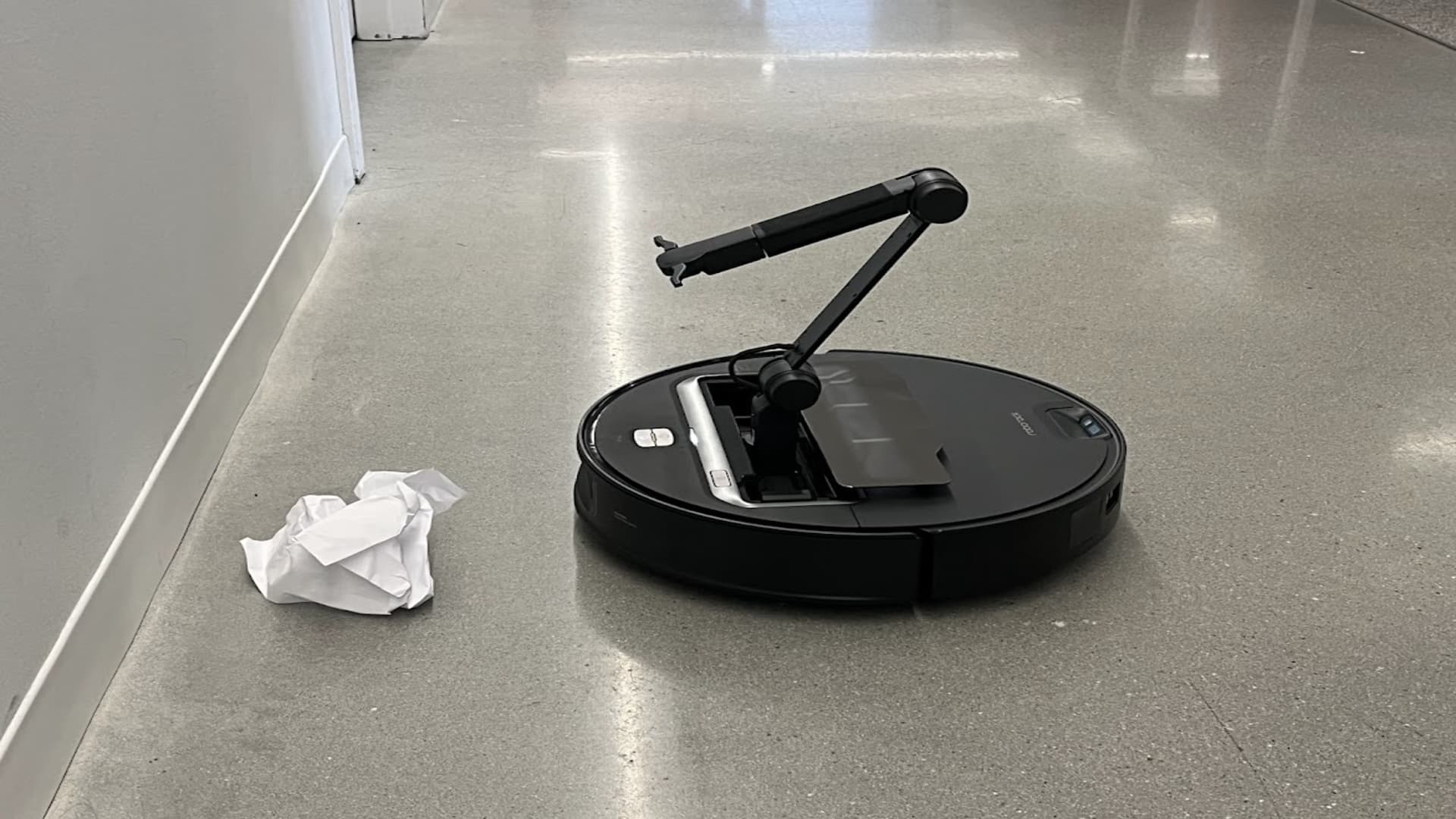 Chinese robot vacuum cleaner Roborock reveals AI-powered robotic arm [Video]