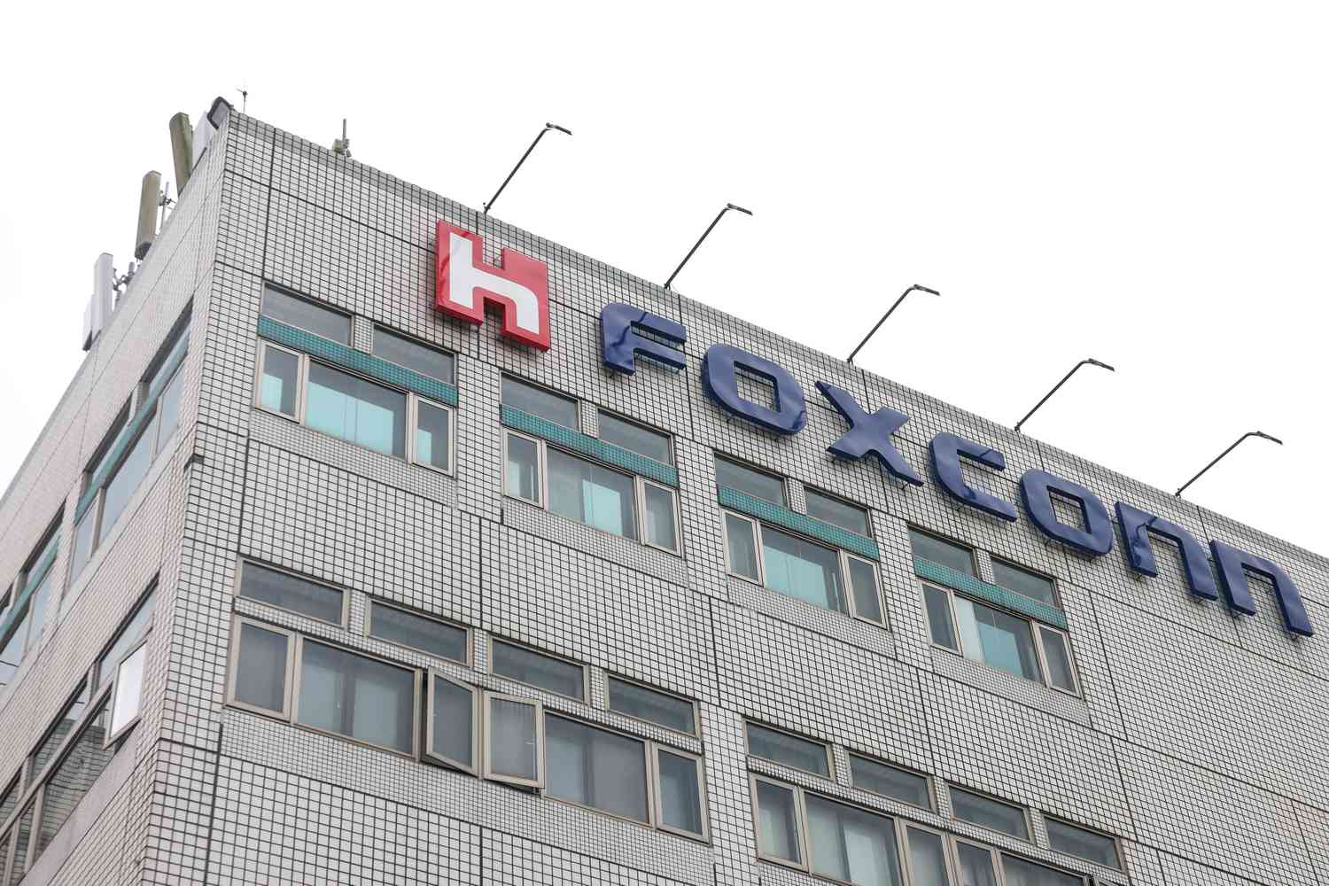 Nvidia, TSMC, Other AI Chip Stocks Surge as Foxconn Posts Record Revenue [Video]