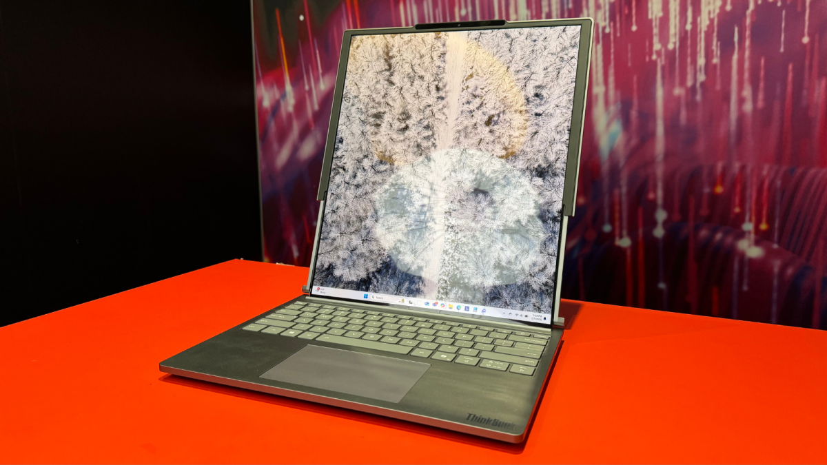 Hands on with Lenovo’s ‘rollable’ display laptop at CES 2025 [Video]