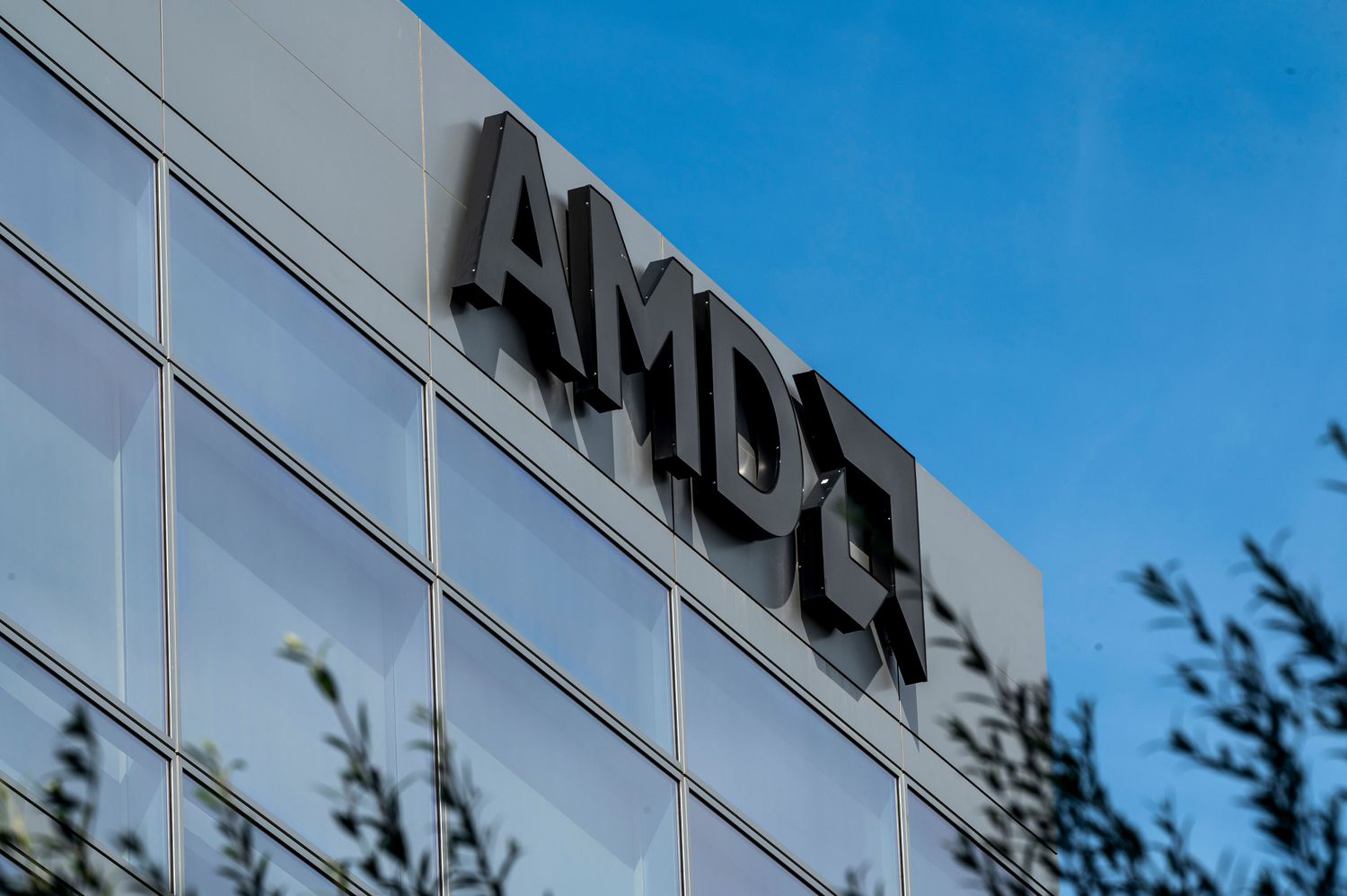 AMD Stock Slumps After Double Downgrade by HSBC on AI Revenue Concerns [Video]