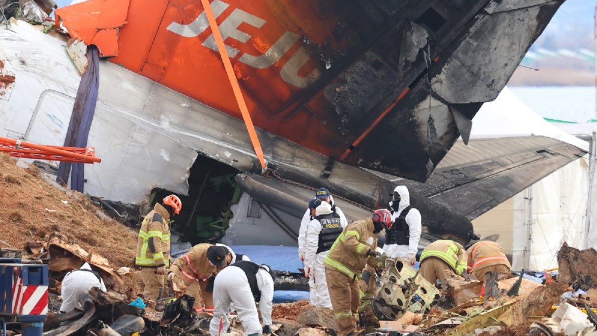 Jeju Air black boxes ceased recording before plane crash, South Korea says | Aviation News [Video]