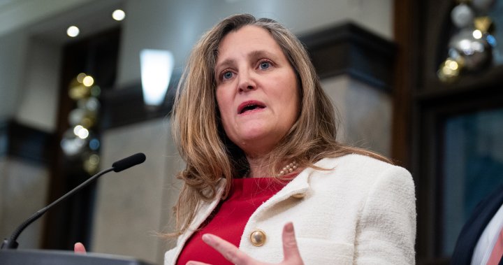 Freeland would replace carbon price if Liberal leader, source says [Video]