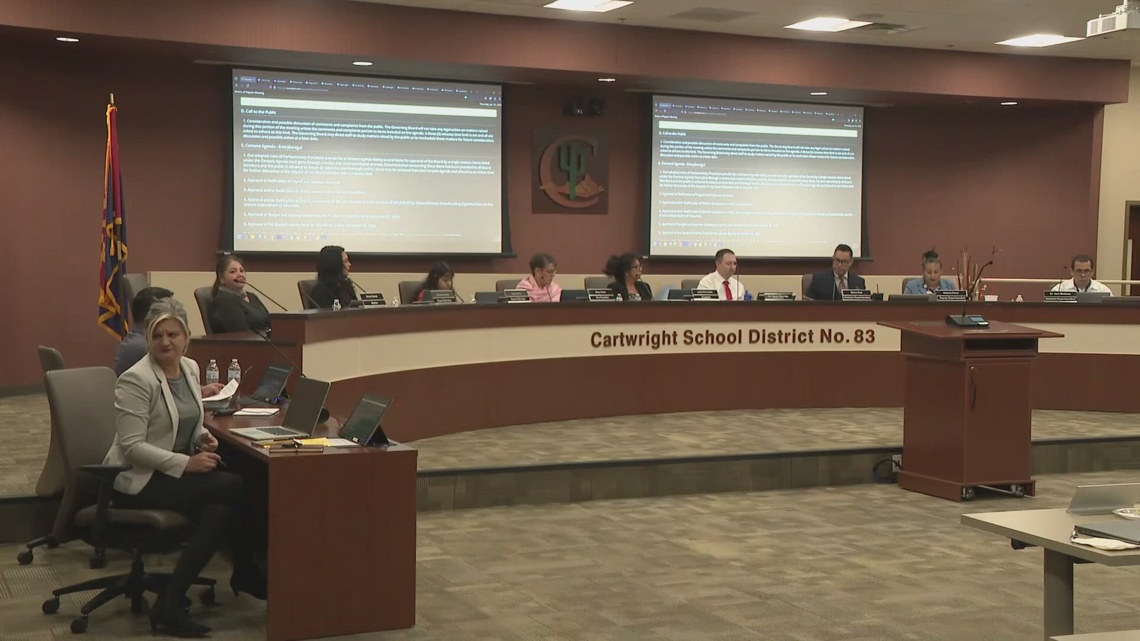 Educators call for mother and daughter on Phoenix school board to resign [Video]