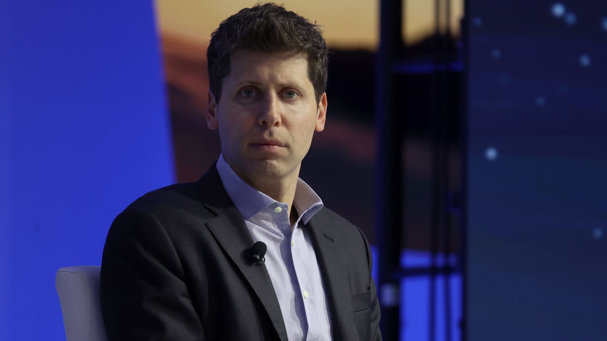 OpenAI’s Sam Altman cozies up to Trump by posting Democrats’ letter worrying he’s cozying up to Trump [Video]