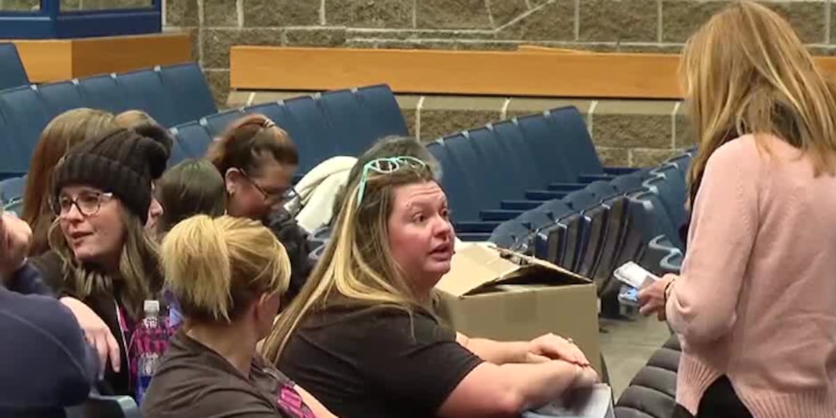 Parents, teachers pressure Perrysburg school board over teacher accused of sexual harassment [Video]