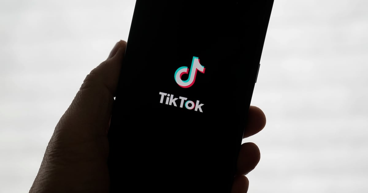 New bid for TikTok from Perplexity AI could give US government 50% stake  WSOC TV [Video]